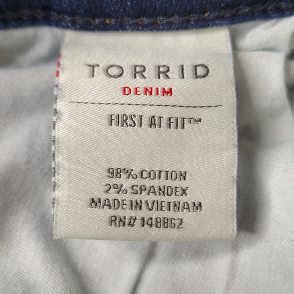 Torrid Jeans Size 20 42X28 Blue Boyfriend Distressed Raw Hem Stretch Denim - Picture 8 of 14